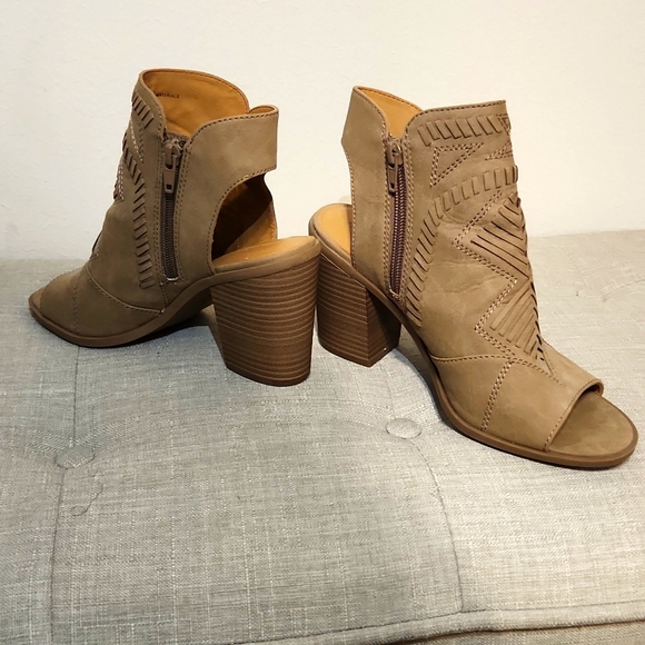 Tan/Light Brown Heeled Sling Back Sandals - Picture 2 of 4